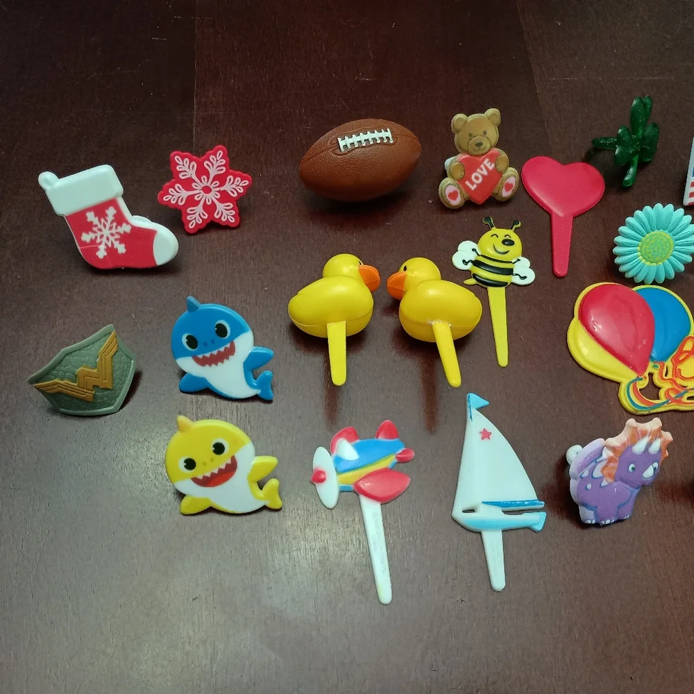 3/$10 🌟 Assorted Cute Holiday Easter Christmas Cartoon Cake Toppers Rings Mix